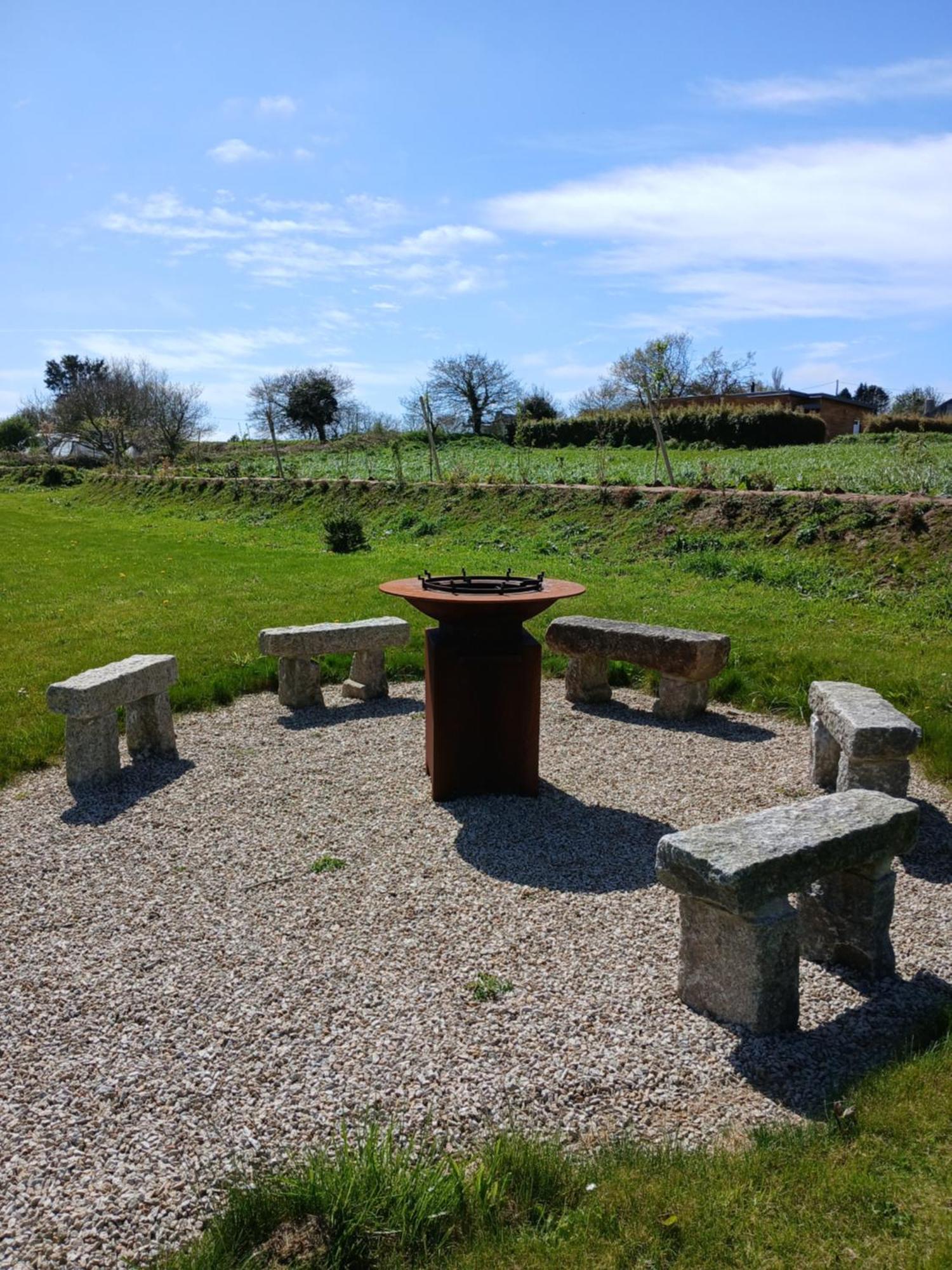 Au Dolmen De Kerhus "Toppen" Saint-Vougay Exterior photo